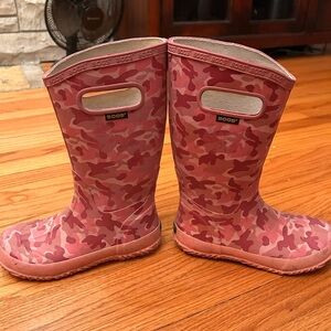 Bogs Kids Pink Camo Rain Boots